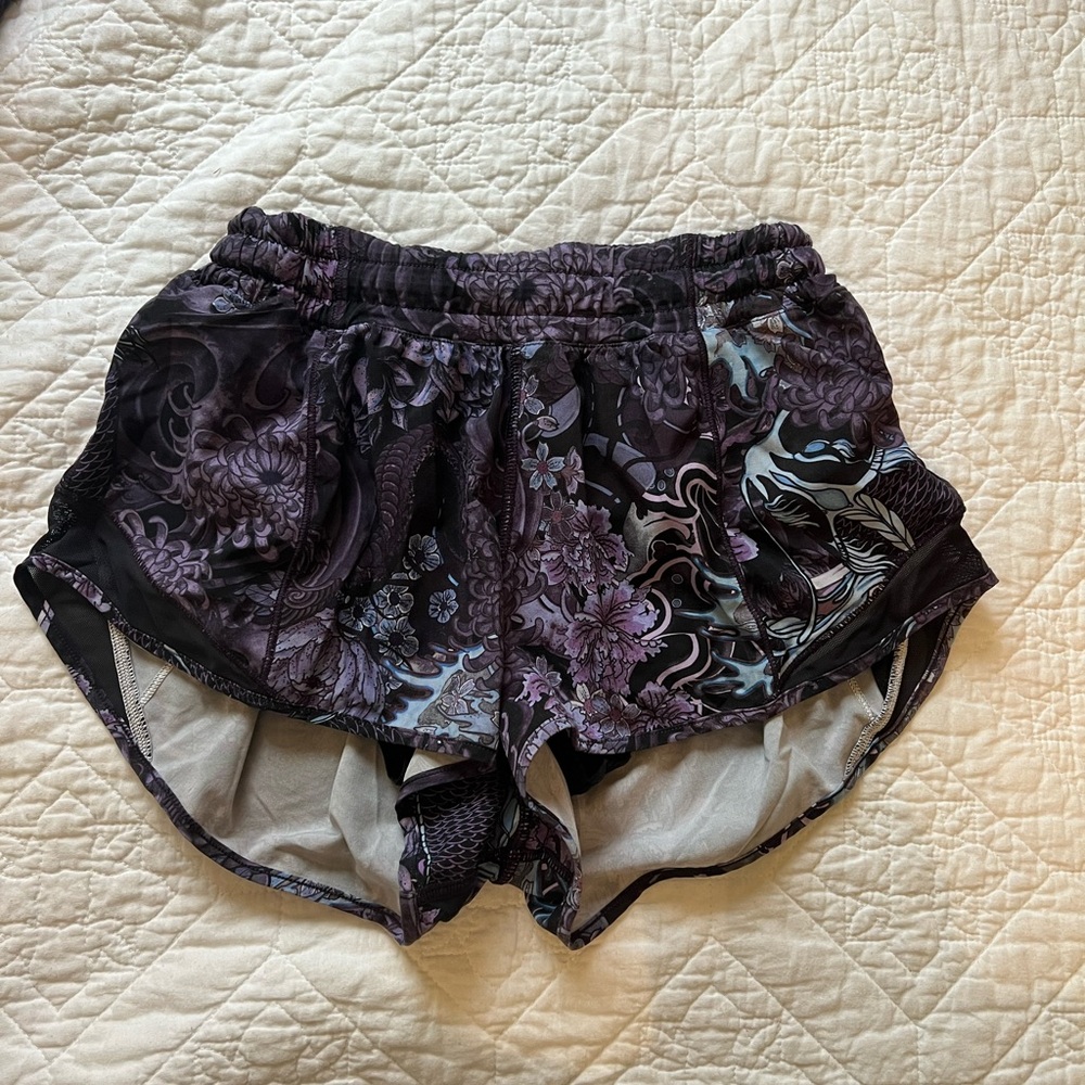 Patterned lulu lemon shorts